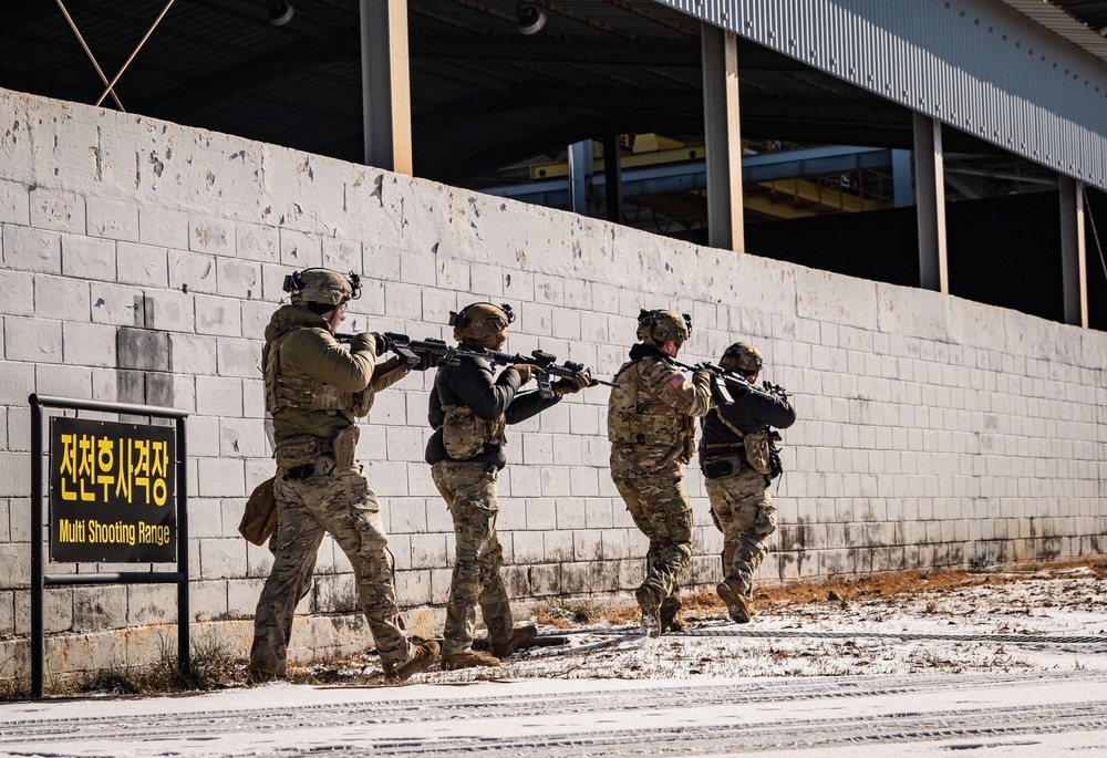 ROK and U.S. special operators maintain proficiency, complete week-long training