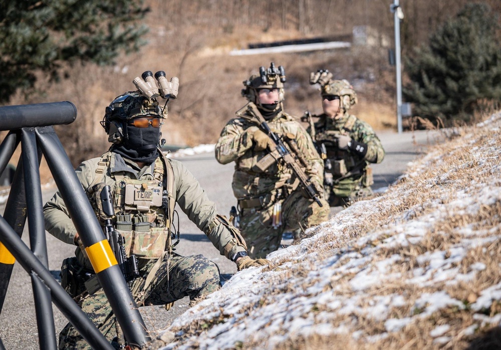 ROK and U.S. special operators maintain proficiency, complete week-long training