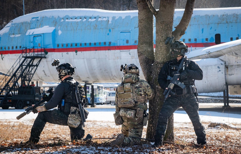 ROK and U.S. special operators maintain proficiency, complete week-long training