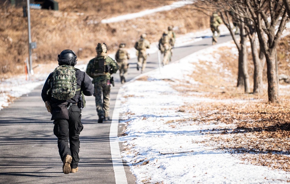 ROK and U.S. special operators maintain proficiency, complete week-long training