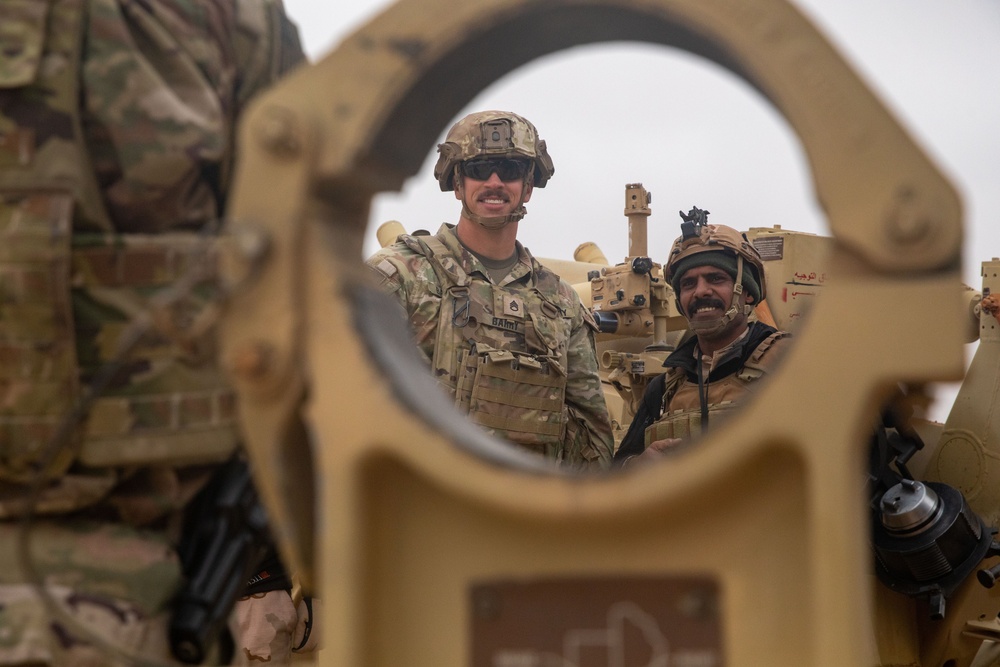 U.S., Iraqi, and French Service Members Conduct Artillery Exercise