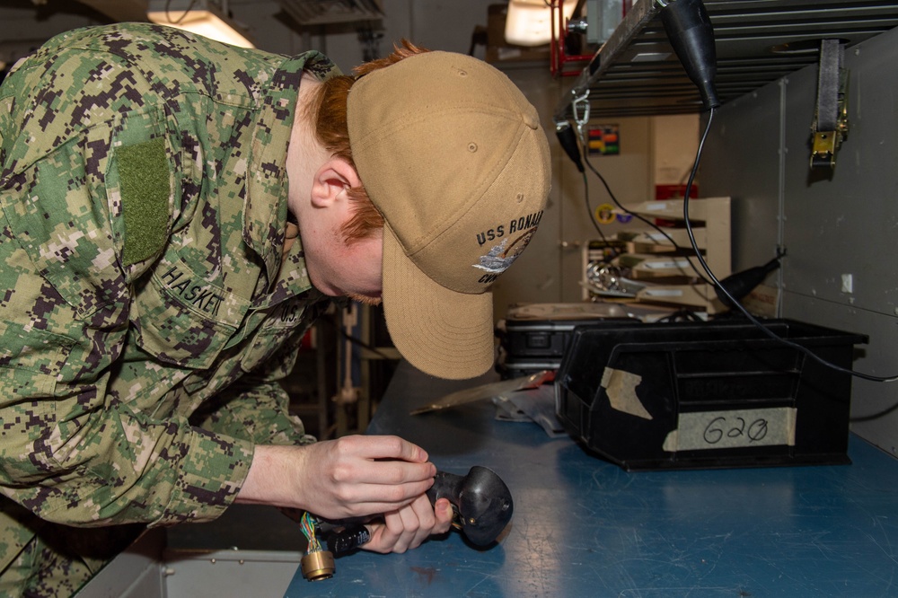 USS Ronald Reagan (CVN 76) Sailors perform maintenance and corrosion control