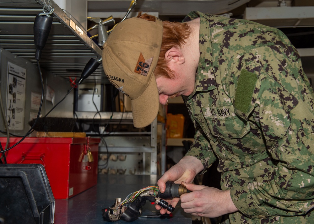 USS Ronald Reagan (CVN 76) Sailors perform maintenance and corrosion control