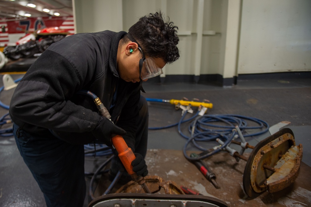 USS Ronald Reagan (CVN 76) Sailors perform maintenance and corrosion control