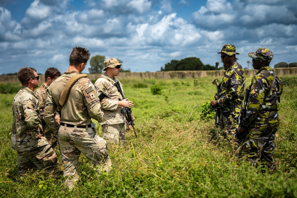 Task Force Tomahawk Trains with Kenyan Rangers