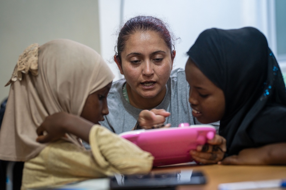 Friends of Africa Volunteers Deliver English Lessons at Hali English Language Center