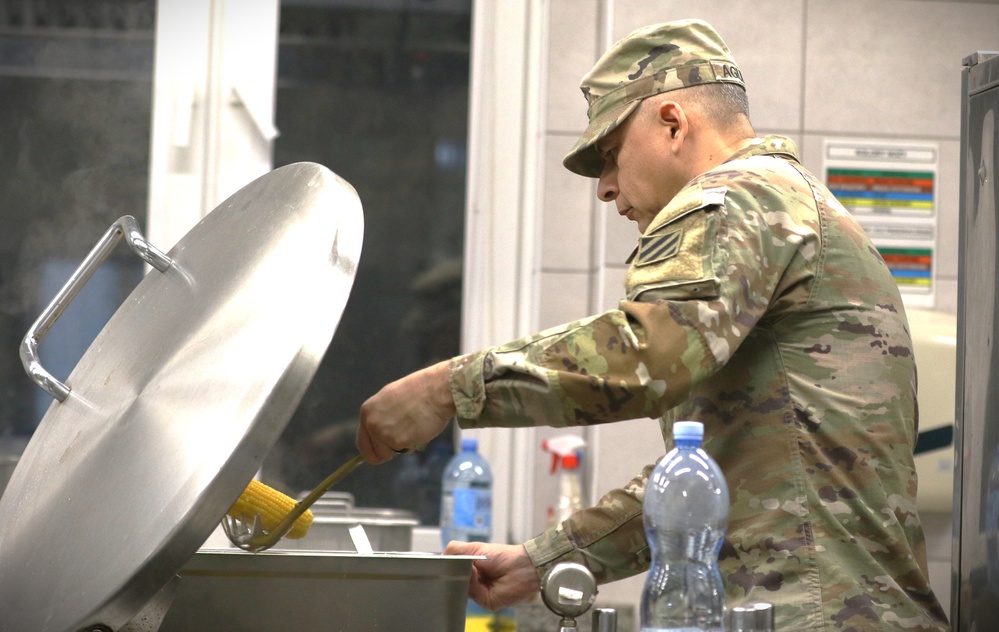 3rd Infantry Division prepares Christmas Day meals