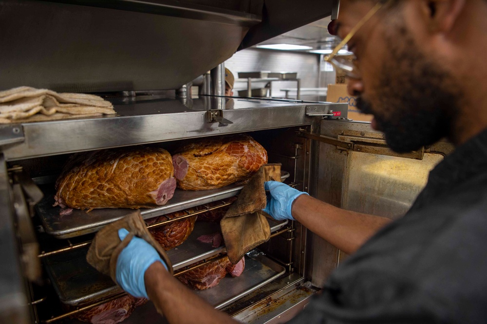 USS Kidd (DDG 100) Sailors Prepare Holiday Dinner