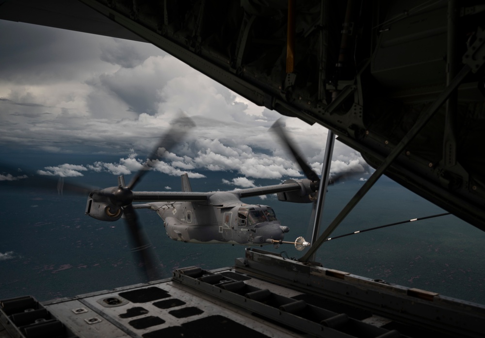 VMGR 252 refuels Air Force CV-22s Over Africa