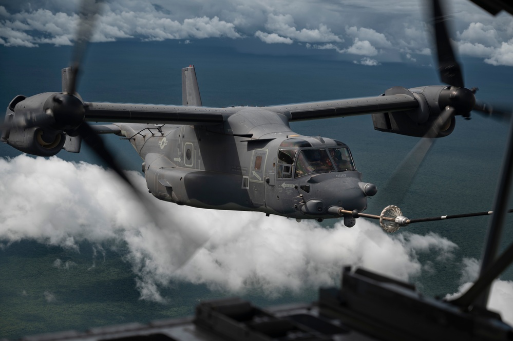 VMGR 252 refuels Air Force CV-22s Over Africa