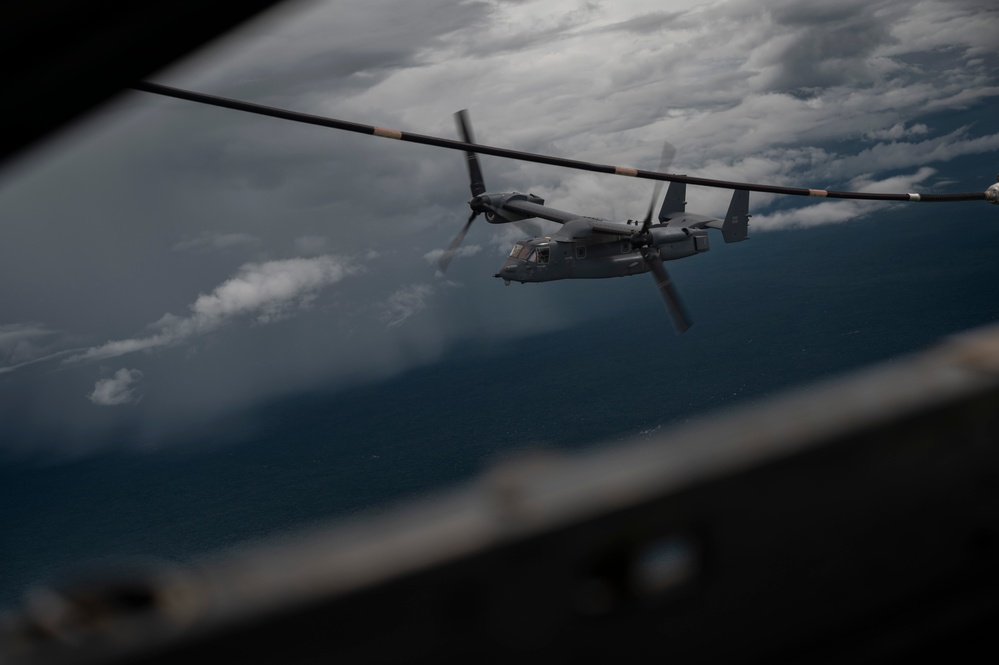 VMGR 252 refuels Air Force CV-22s Over Africa