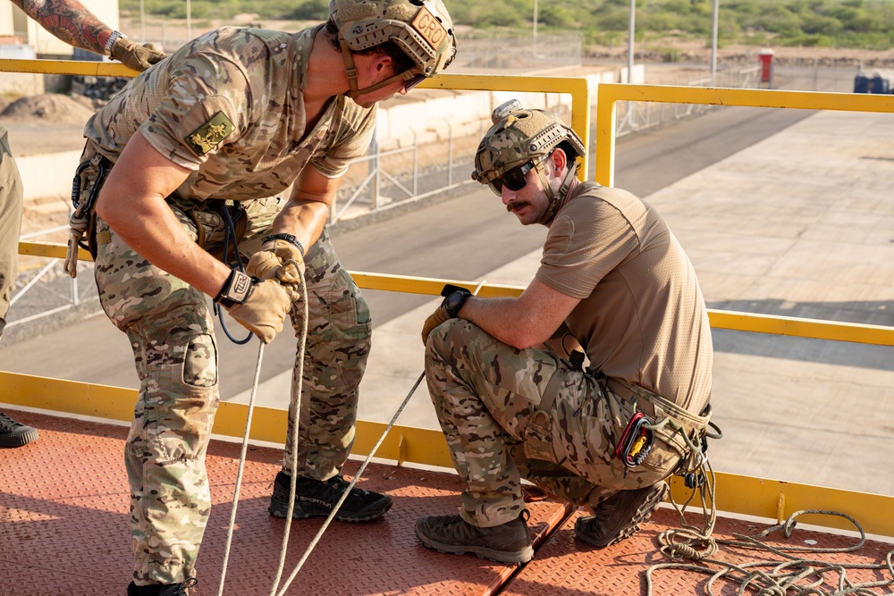 449 AEG operators sharpen rope rescue skills