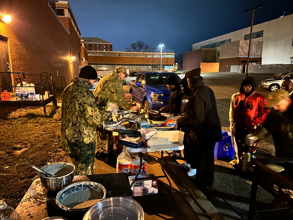 Sailors leave from NAVSTA Great Lakes for the Holidays...