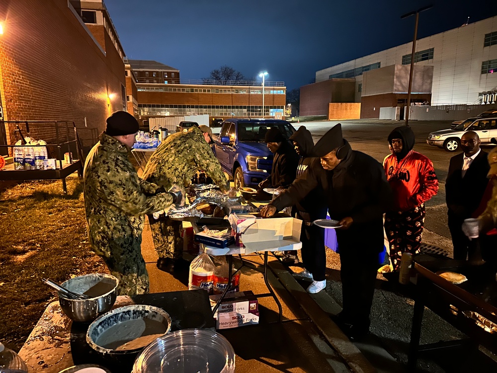 Sailors leave from NAVSTA Great Lakes for the Holidays...