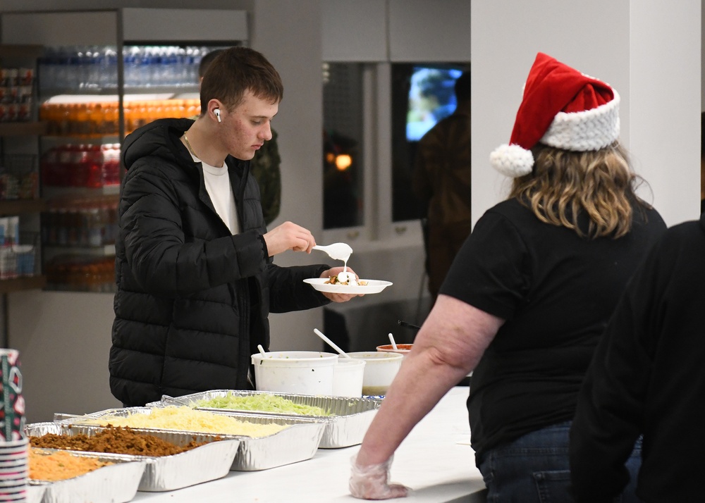 Sailors leave from NAVSTA Great Lakes for the Holidays...