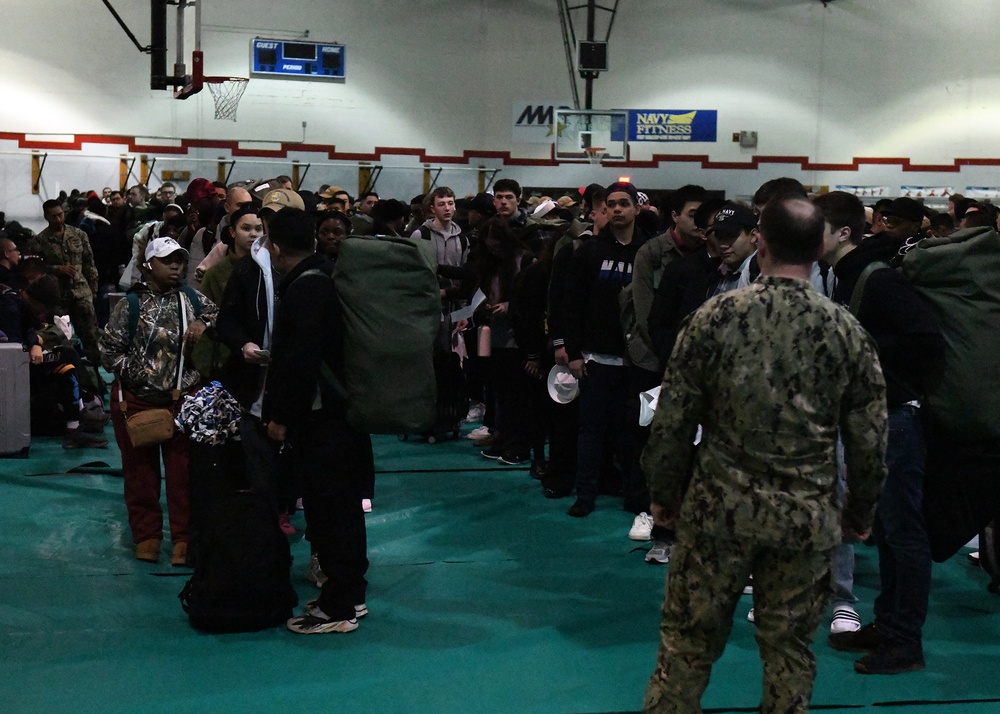 Sailors leave from NAVSTA Great Lakes for the Holidays...