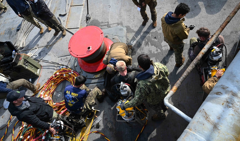 Divers Continue CV-22 Osprey Search and Recovery Efforts on Yakushima Island