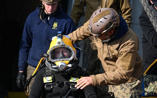 Divers Continue CV-22 Osprey Search and Recovery Efforts on Yakushima Island
