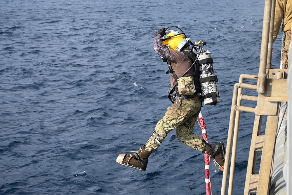 Divers Continue CV-22 Osprey Search and Recovery Efforts on Yakushima Island