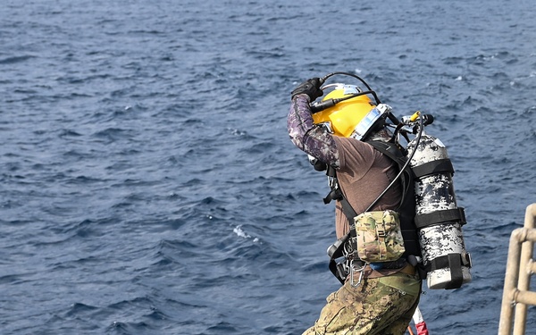 Divers Continue CV-22 Osprey Search and Recovery Efforts on Yakushima Island