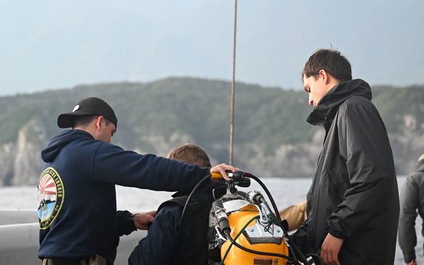 Divers Continue CV-22 Osprey Search and Recovery Efforts on Yakushima Island