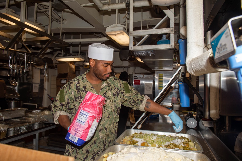 USS Ronald Reagan (CVN 76) hosts a Christmas meal