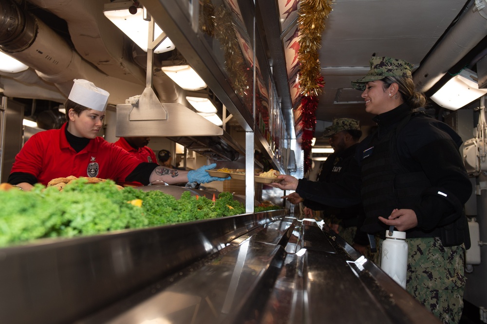 USS Ronald Reagan (CVN 76) hosts a Christmas meal