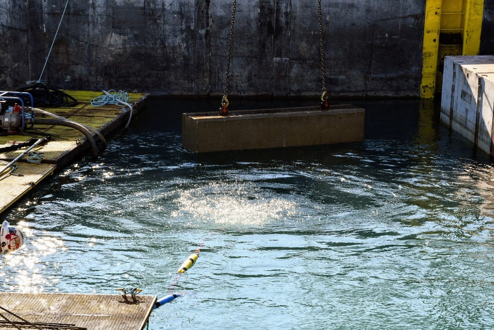 Construction crew lowers material to divers as they repair the USACE Chicago Harbor Lock floor
