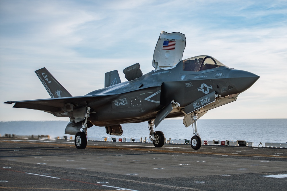 VMFA-225, VMM-165 Launch from USS Boxer for Expeditionary Strike