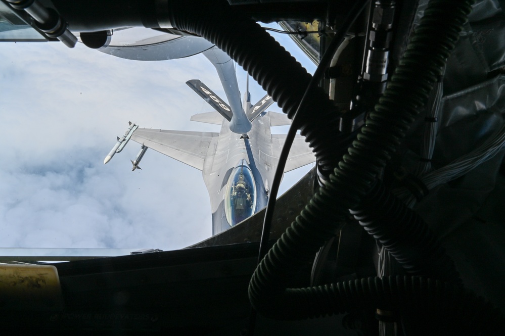 Spouses of D.C. ANG pilots take flight