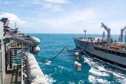 USS Carl Vinson Conducts FAS and RAS with USNS Yukon [Image 3 of 6]