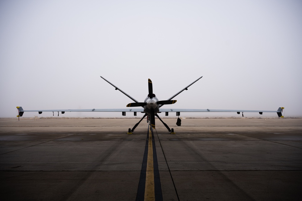 Holloman aircrew prepares for flight amid the mist