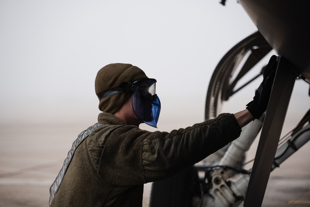 Holloman aircrew prepares for flight amid the mist