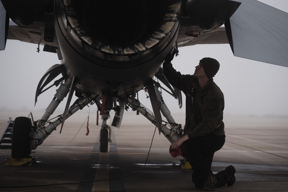 Holloman aircrew prepares for flight amid the mist