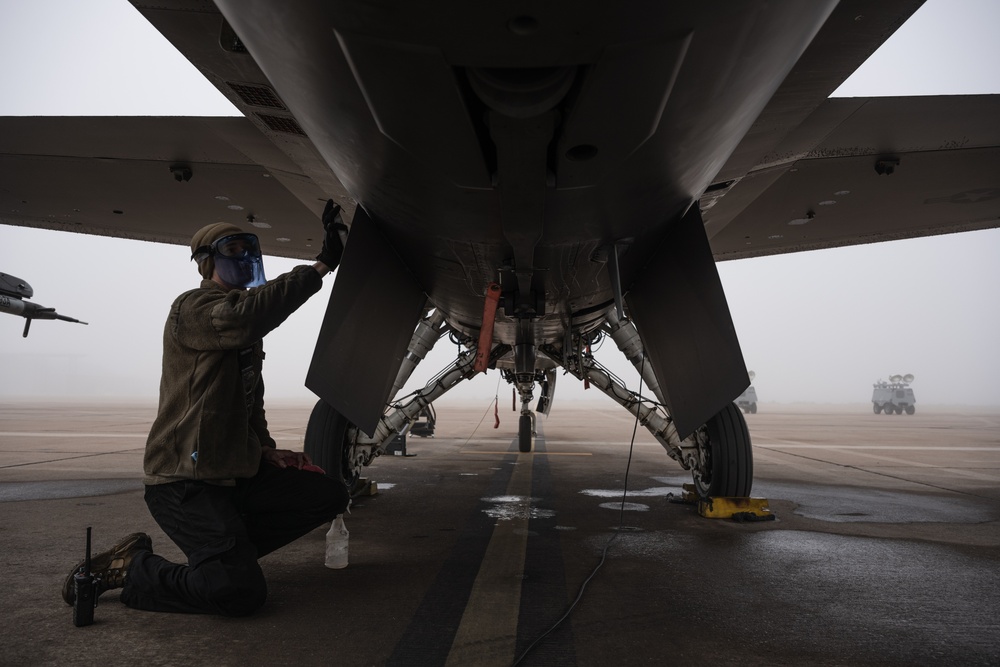 Holloman aircrew prepares for flight amid the mist