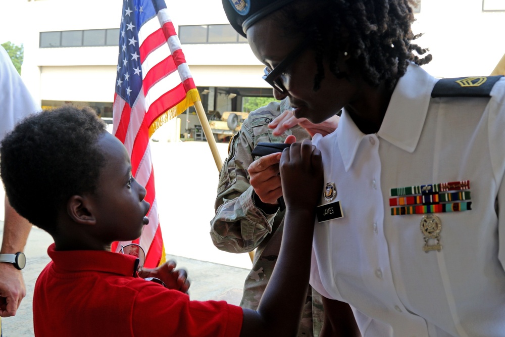 Candid Photos: Humanizing Soldiers Through Photography