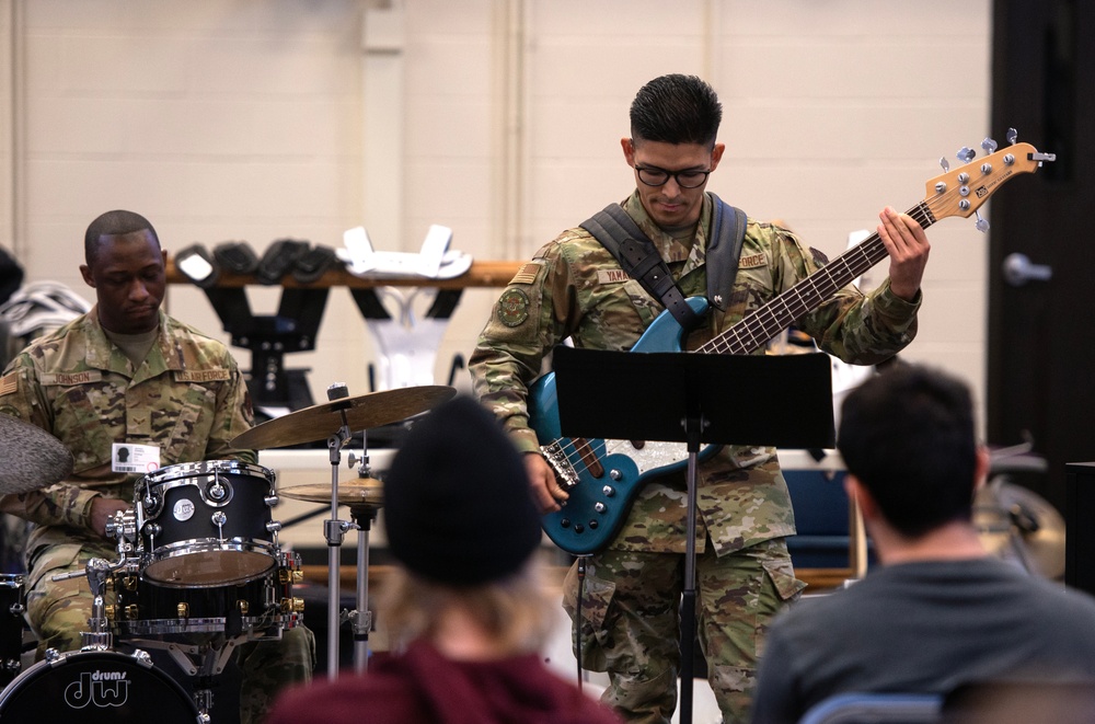 Recruiters enlist Raptor for Twin Cities rock tour