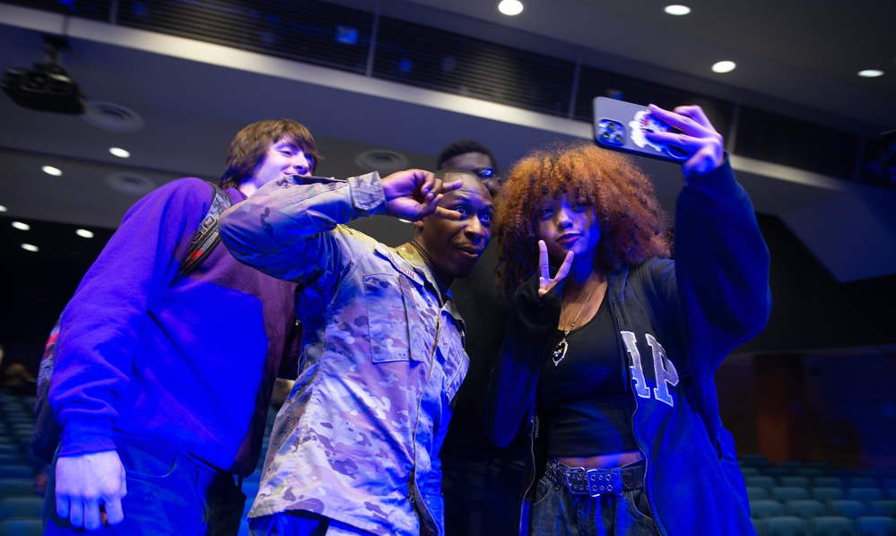 Recruiters enlist Raptor for Twin Cities rock tour
