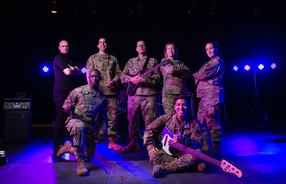 Recruiters enlist Raptor for Twin Cities rock tour