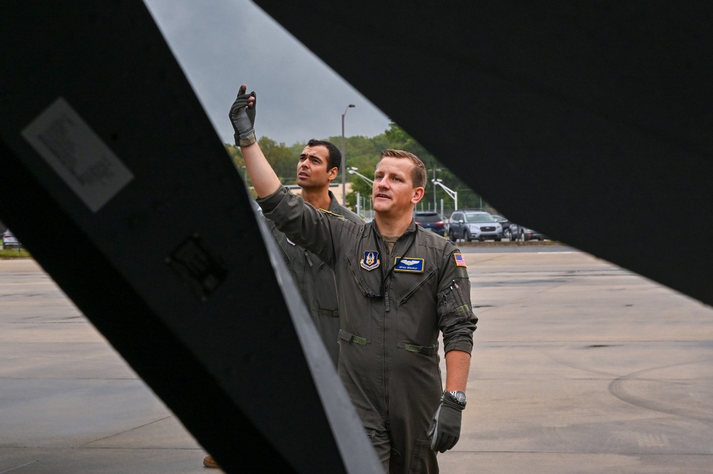 Spouses of D.C. ANG pilots take flight