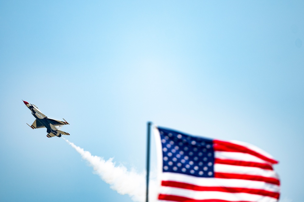Thunderbirds perform at Westmoreland County Air Show
