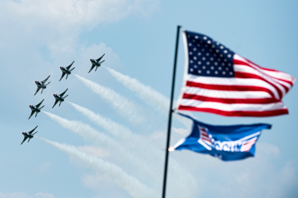 Thunderbirds perform at Westmoreland County Air Show