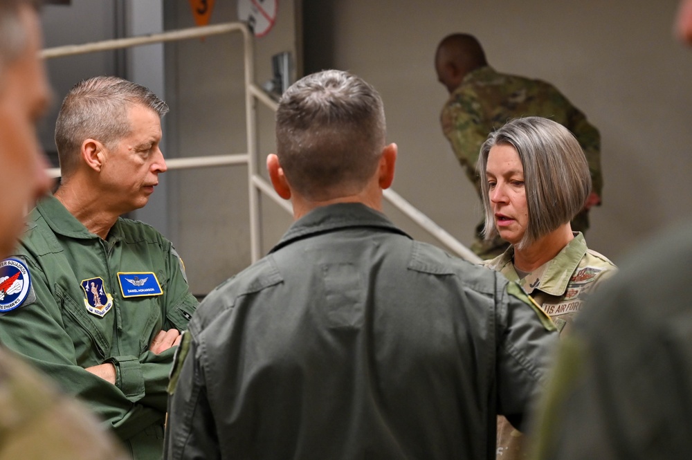 General Hokanson receives familiarization flight with D.C. ANG