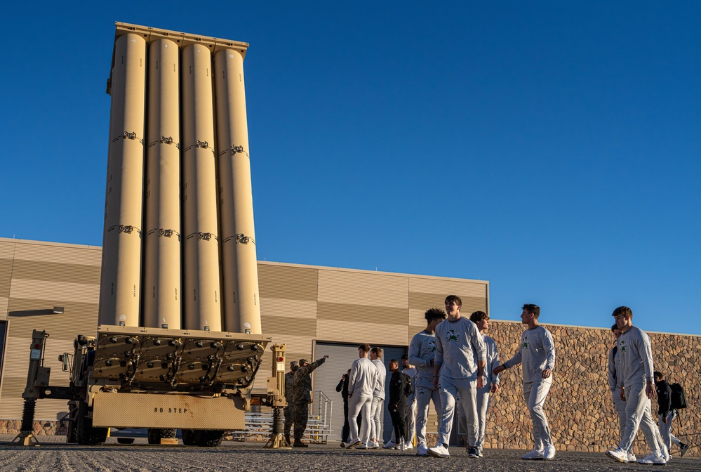 Sun Bowl players tour Fort Bliss Simulation Center