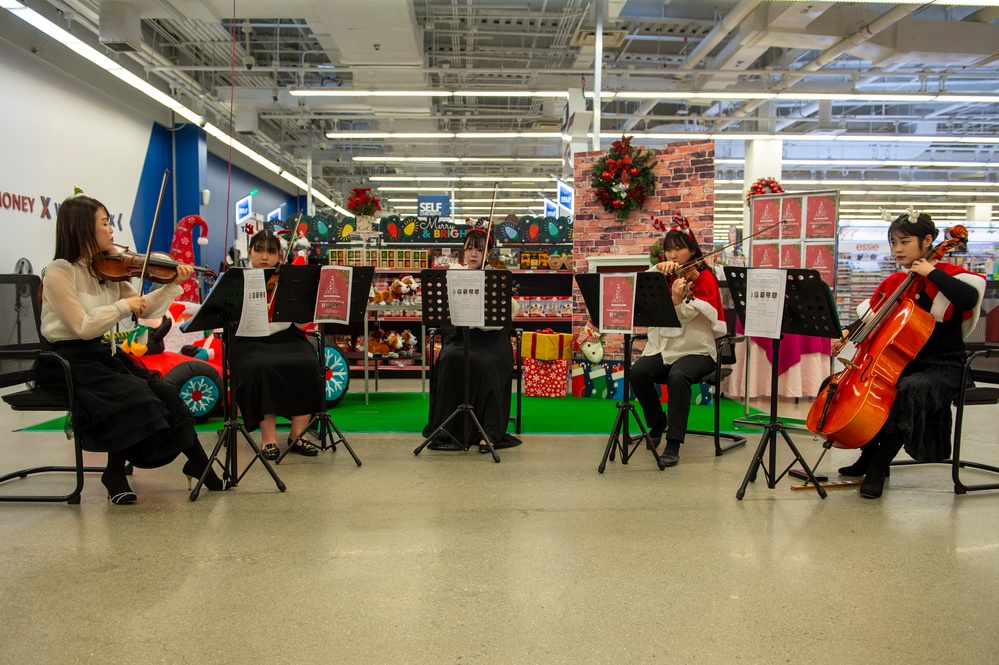 Local youth orchestra performs for Humphreys community members