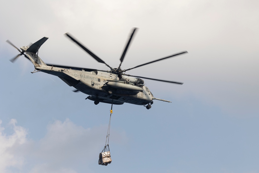 26th MEU(SOC) conducts Day/Night Heavy Lift and HST operations on USS Bataan