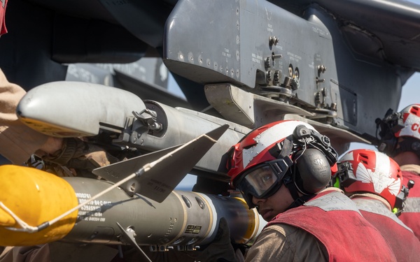 26th MEU(SOC) Harriers Conduct Flight Ops within 5th Fleet AO