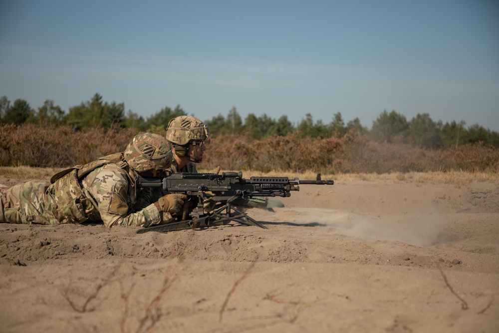 Base of the Pyramid Soldiers conduct crew-served weapon qualification in Poland