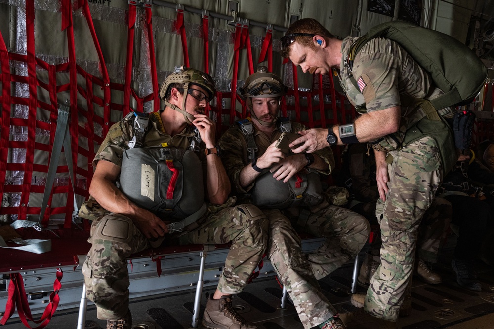 449 AEG conducts HALO jump training with French partners