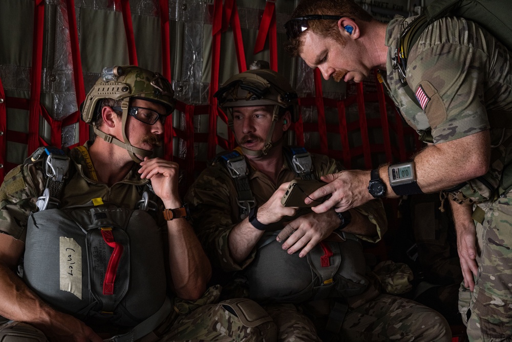 449 AEG conducts HALO jump training with French partners